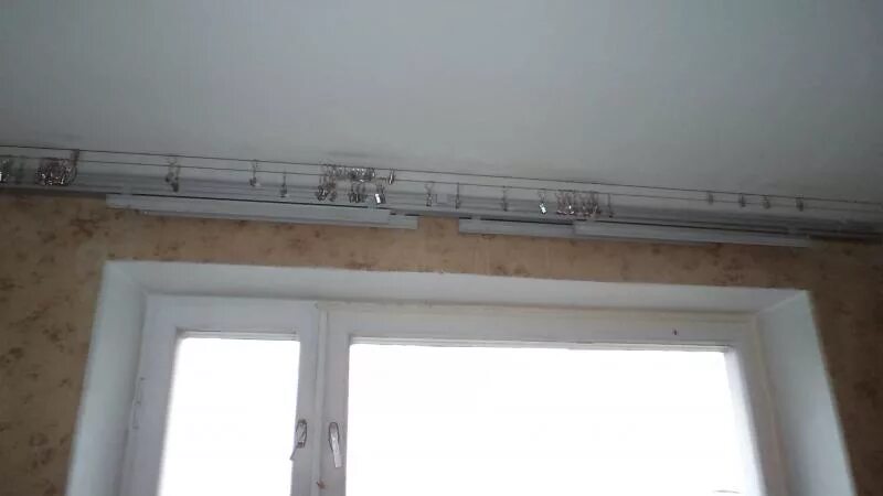 установщик карнизов. уни 2 с пружинным механизмом. установщик карнизов. карниз трубчатый. повесить карниз мастер.