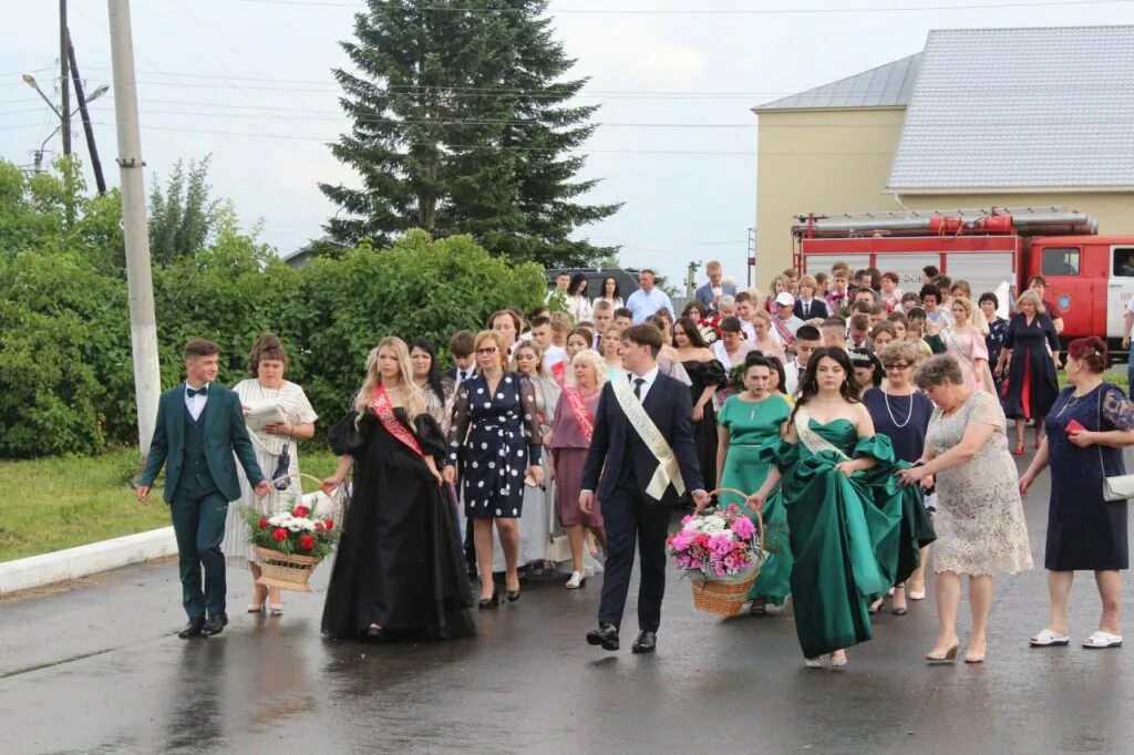 Выпускной. Выпускной фото. Выпускники школы. Выпускной вечер.