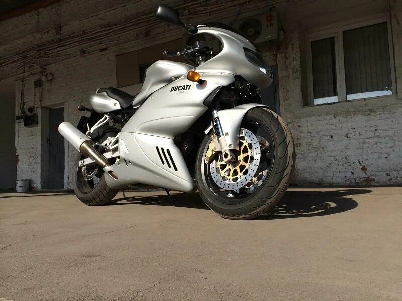 Super sport купить. Ducati 800. Мотоцикл Дукати 800. Ducati Supersport 2002. Ducati 2002 года.