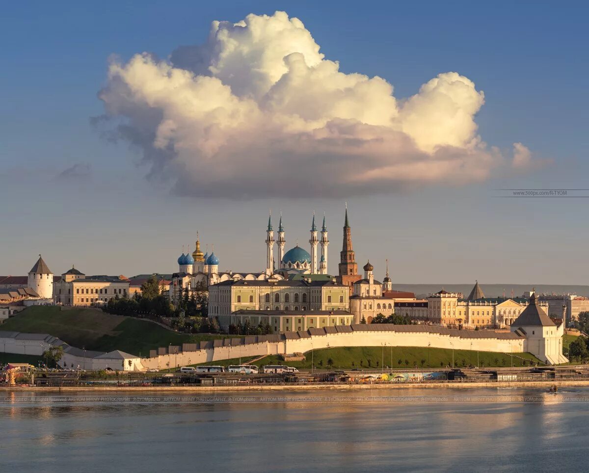 Казанский кремль сайт. Казанский Кремль Казань. Татарстан Казань Кремль. 1. Казанский Кремль. Фон Татарстан Казанский Кремль.