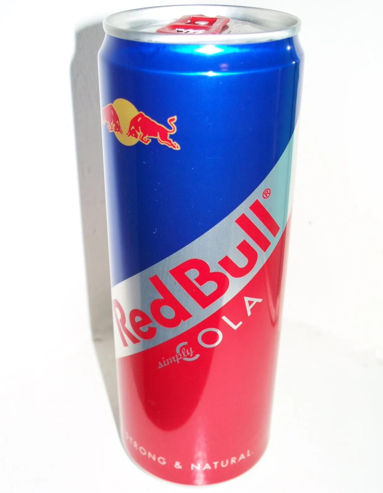 Редбул цена. Red bull (напиток). Ред Булл Energy Drink. Red bull (напиток) энергетические напитки. Энергетик напиток ред Булл.