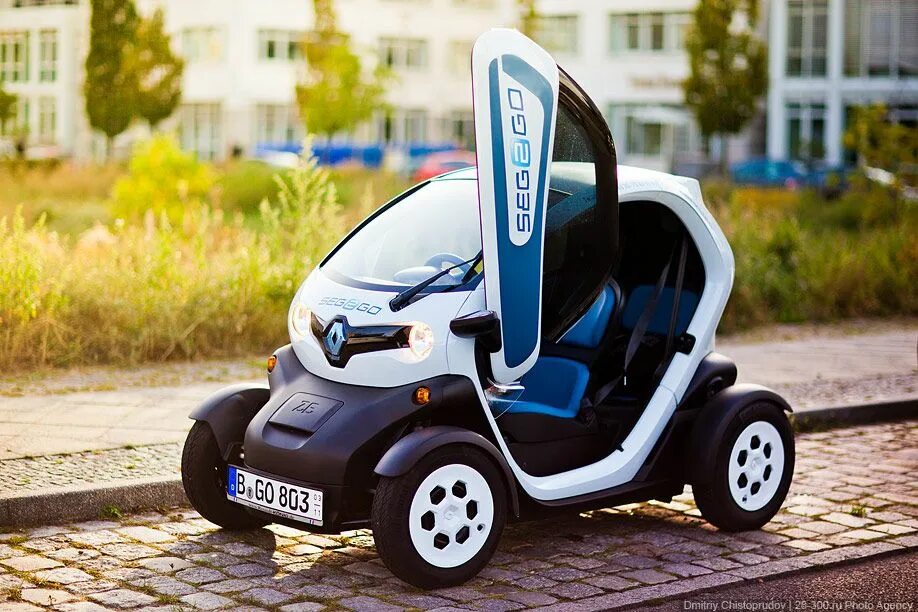 автосалон электромобилей. дилеры электромобилей в москве. москва улица зацепа 21 стр 2 электромобили. моторинвест электромобили. Nissan leaf ze1 nismo.