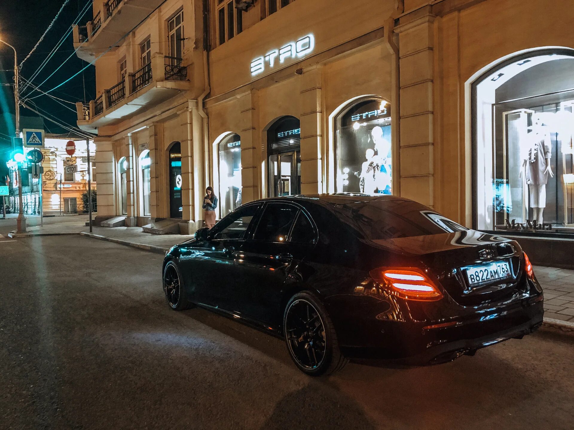 Мерседес 222 черный ночью. Мерседес w222 ночью. S63 AMG w222 черный. Мерседес 222 черный. Мерседес s москва