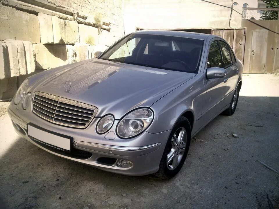 Мерседес 2005 купить. Mercedes w211 2005. Мерседес е 211 2005. Мерседес 211 2005 года. Мерседес 211 е240.