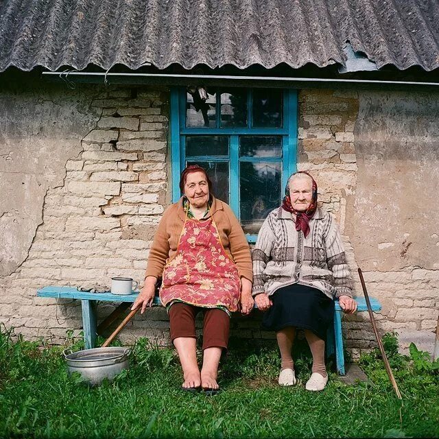 Деревня в глубинке. Деревенские люди. Деревня жителей. Жители русской деревни.