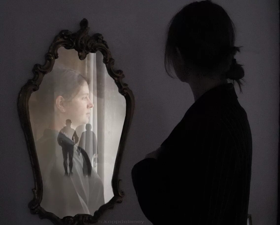 Однажды ты понравишься себе в отражении. Отражение в зеркале. Отражение человека в зеркале. Отражение мужчины в зеркале. Девушка в отражении зеркала.