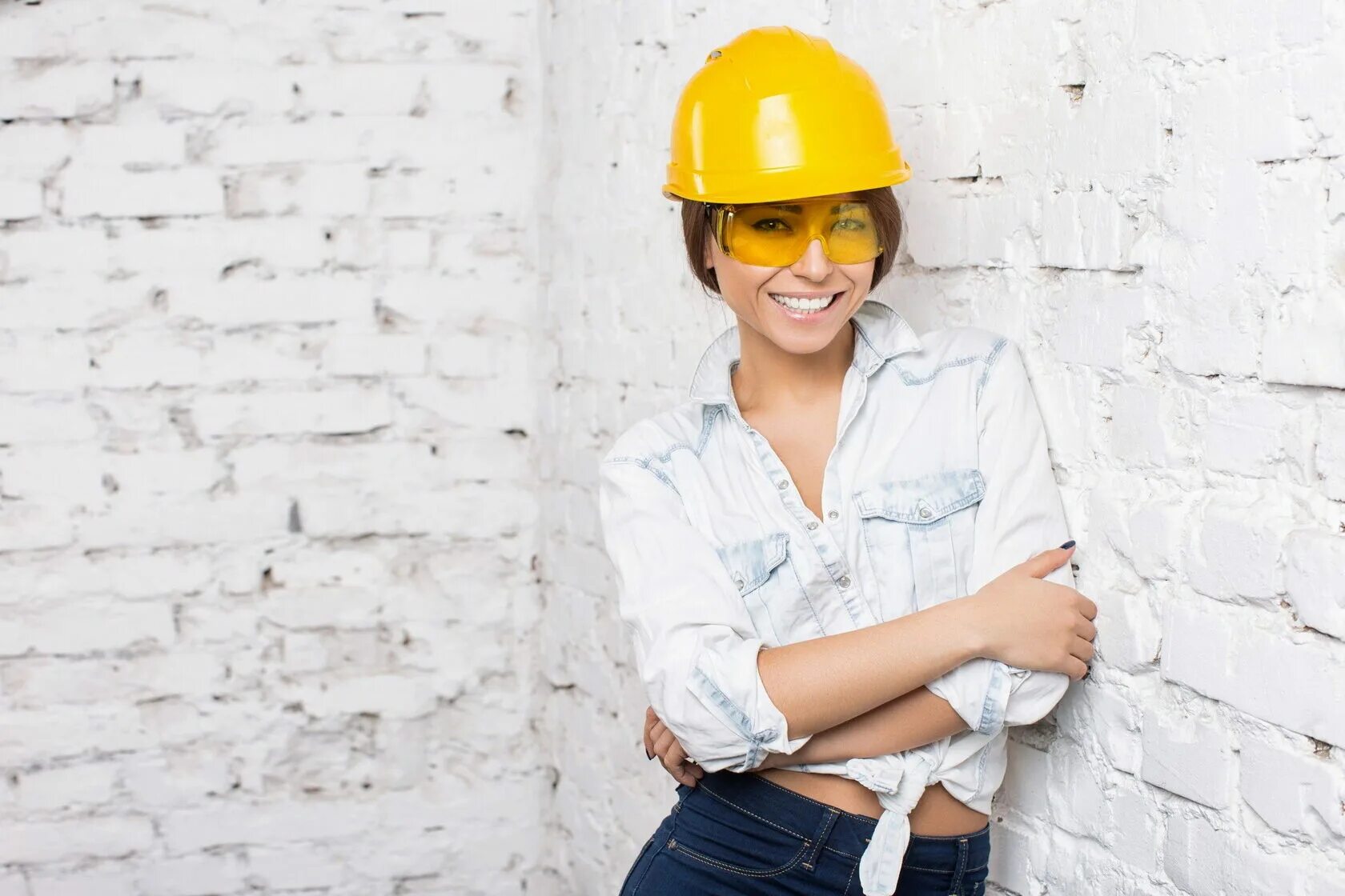 Строитель прораб. Жена прораба. Жена прораба. Людмила прораб москва. Девушка в каске.