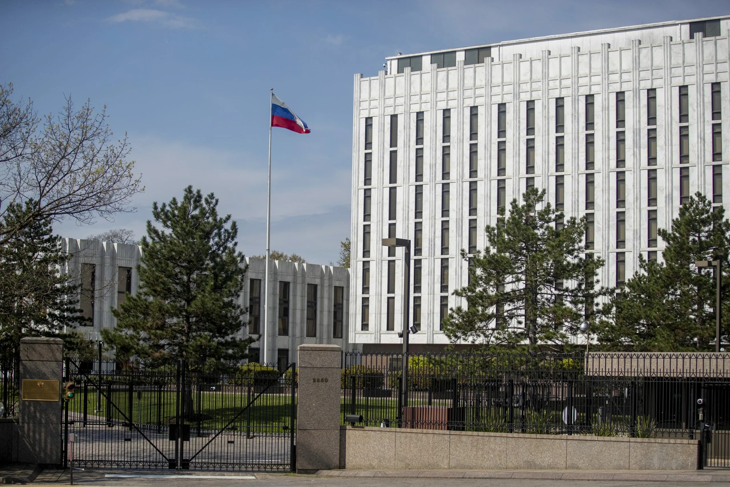 Посольство рф москва. Советское посольство в Вашингтоне. Посольство РФ В США. Здание посольства России в США. Посольство РФ В США Вашингтон.