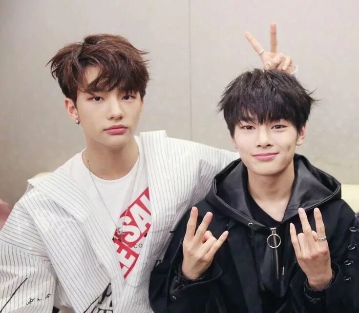 Хван хенджин и ли минхо. Hyunjin and jeongin. хенджин и чонин. хëнджин и чонин.