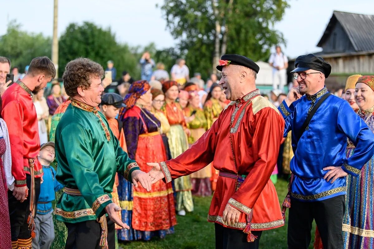 Сайт усть цилемского района. Усть-Цилемская горка праздник. Праздник горка в Усть-Цильме. «Усть-Цилемская горка» праздник Коми кратко. Усть Цилемский костюм.