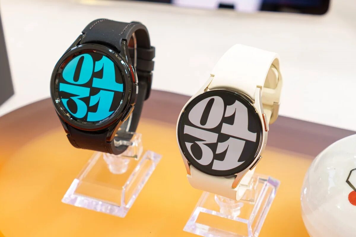 Samsung galaxy watch6 classic 47 мм. Самсунг часы 6 43мм. Часы толщина 5 мм. Часы GEFORCE. Часы с 2 экранами.