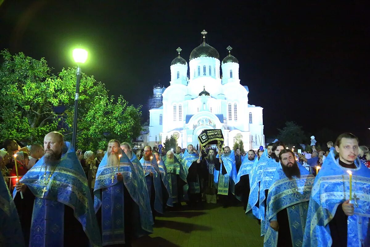 Явления святых фото. Дивеево монастырь явление Богородицы. Дивеево монастырь явление Пресвятой Богородицы. Явление Богородицы в Дивеево 2020. Явление Пресвятой Богородицы в Дивеево.