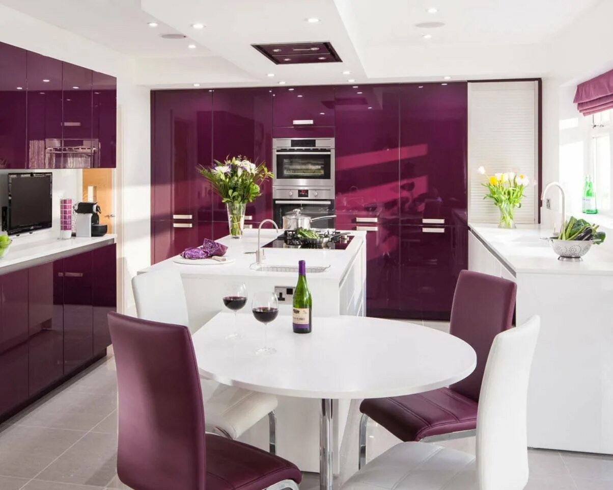 Какие красивые кухни. Красивые кухни. Кухня в фиолетовом цвете. Кухня в сиреневых тонах. Красивые современные кухни.
