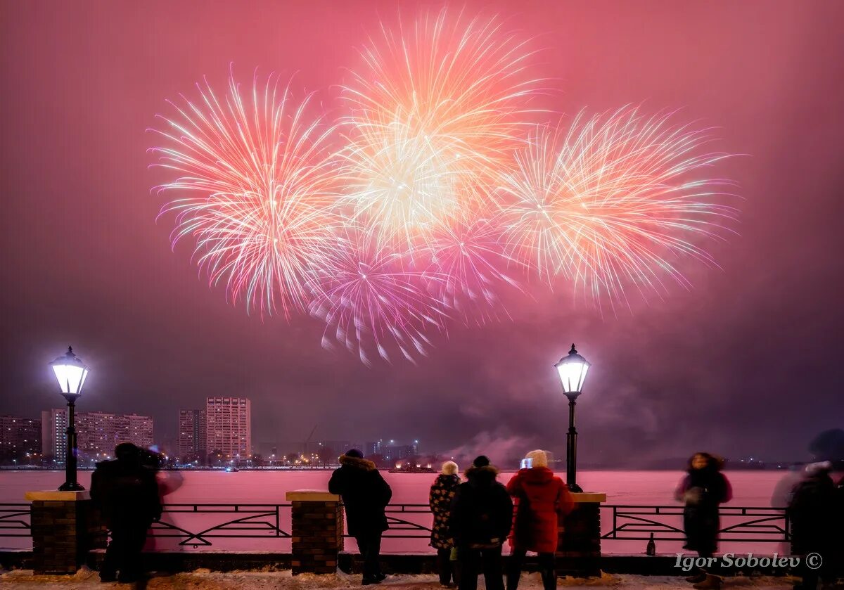 Где будет салют в москве 2024. Салют парк Печатники. Новогодний фейерверк. Новый год салют. Москва новый год фейерверк.