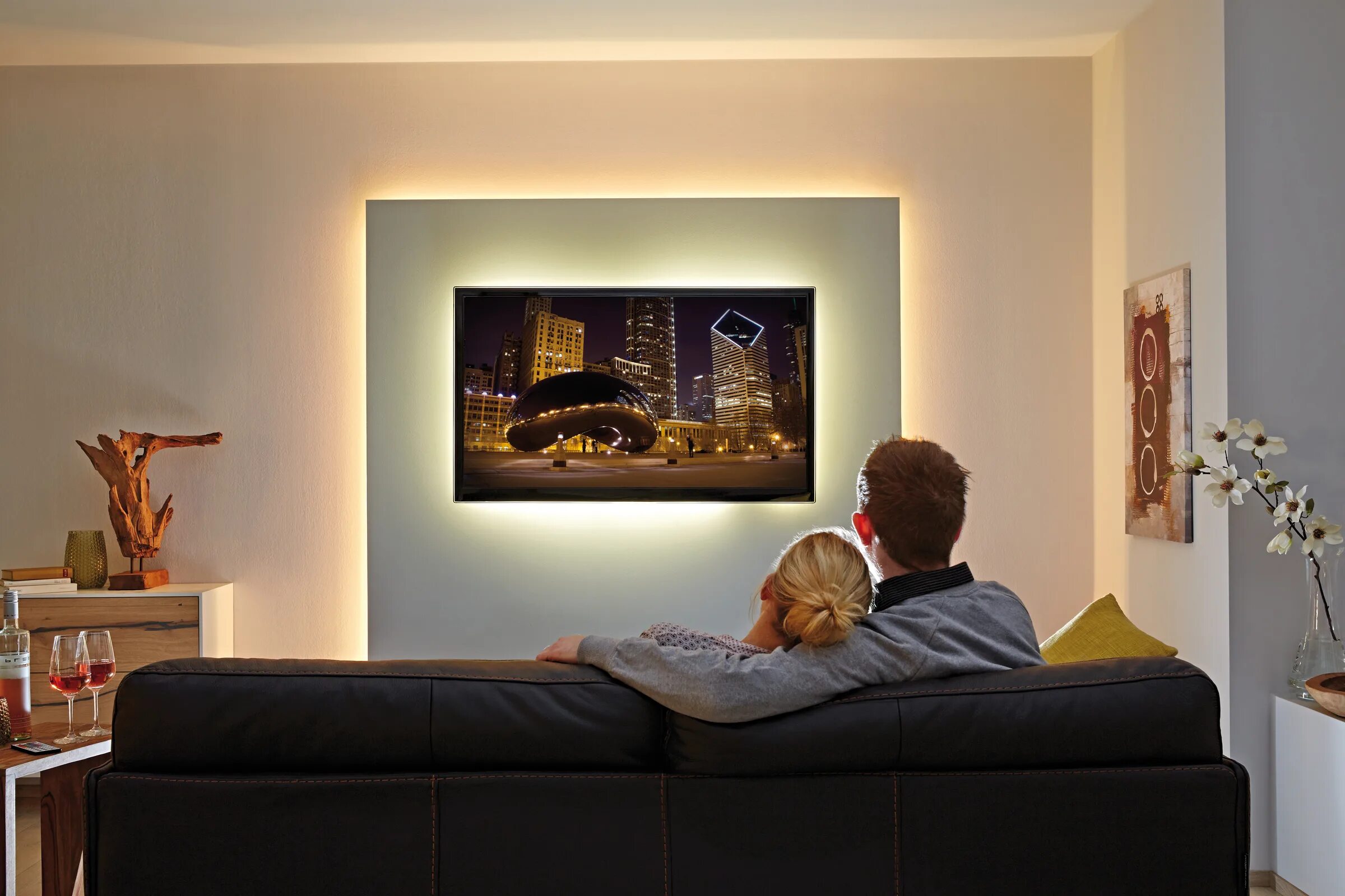 Свет от телевизора. Tv led strip. Филипс эмбилайт 50 с подсветкой. Philips hue телевизор. Philips с подсветкой ambilight.