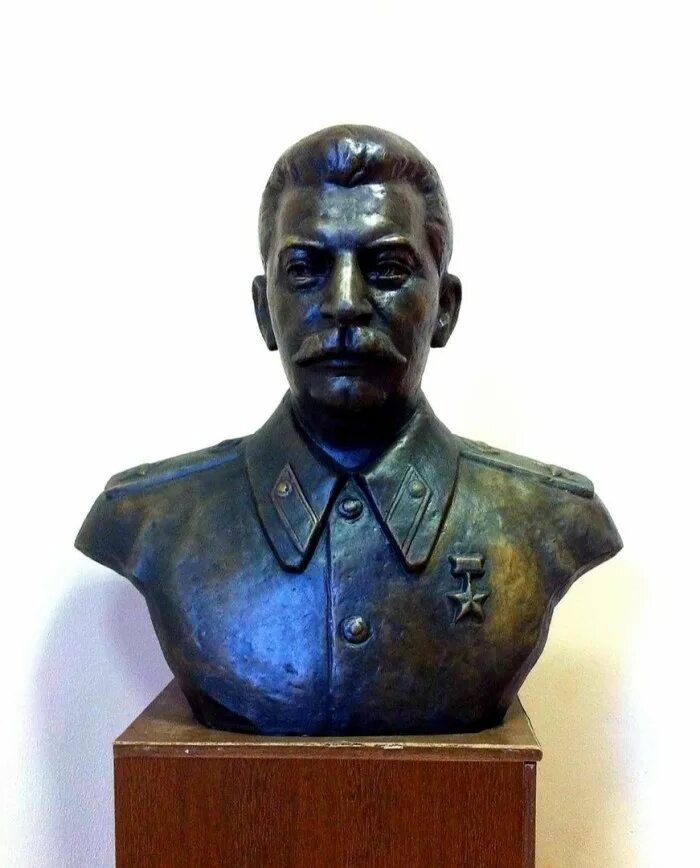 памятники сталину в орле. сталин в орле. памятники сталину в ссср. памятник сталина в орле. орел город памятник сталину.