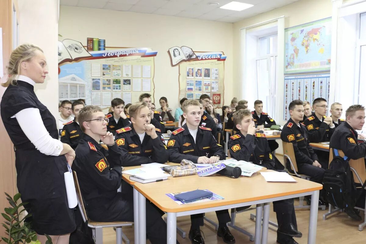 Суворовское училище учителя. Суворовский учитель. Уссурийское суворовское училище преподаватель. Преподаватели тверское суворовское военное училище. Шойгу твсву.