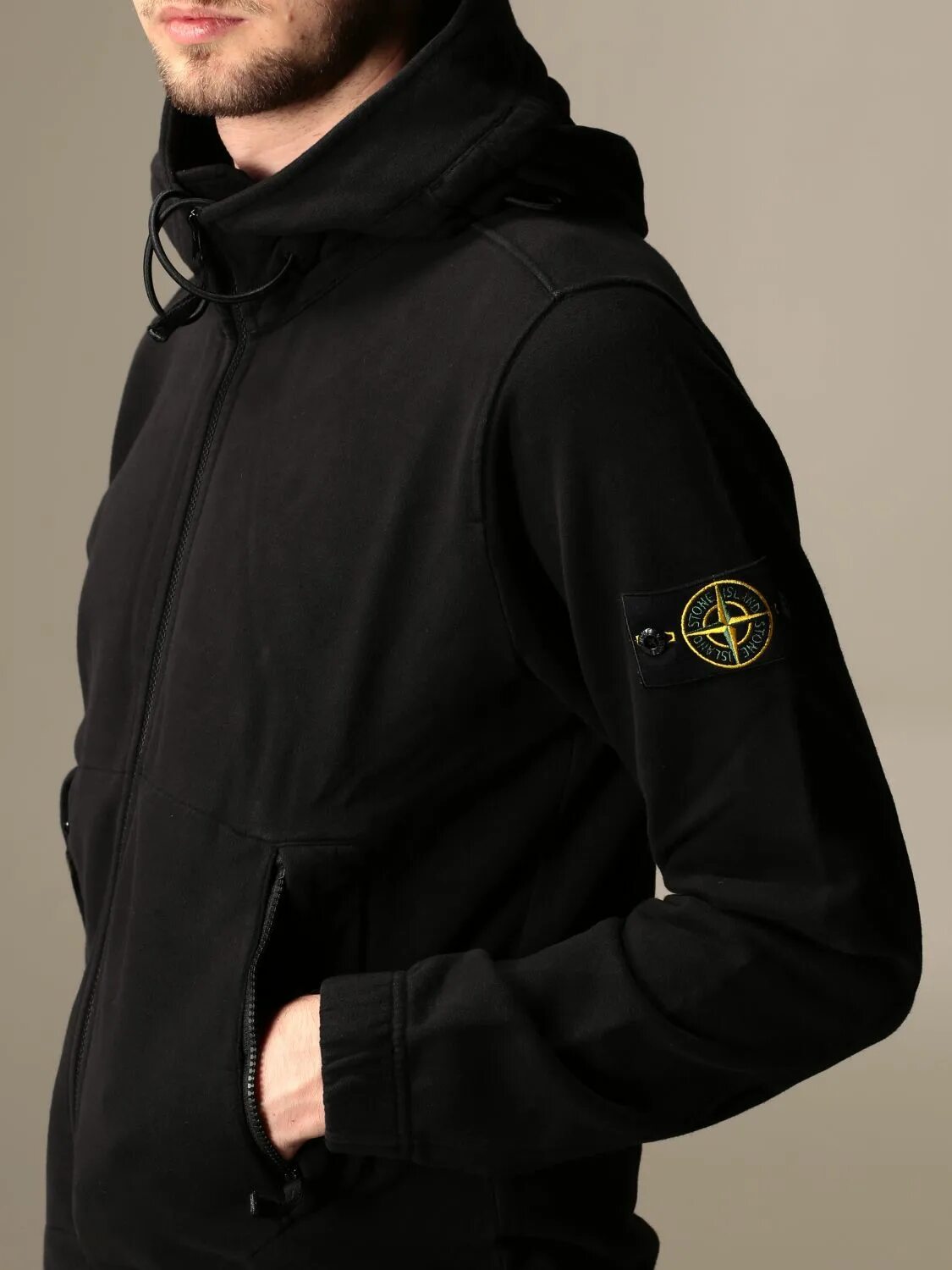 Stone island мужское купить. Худи стон Айленд. Худи Стоун Айленд. Stone Island черная мужская зипка. Худи стон Айленд мужская черная.