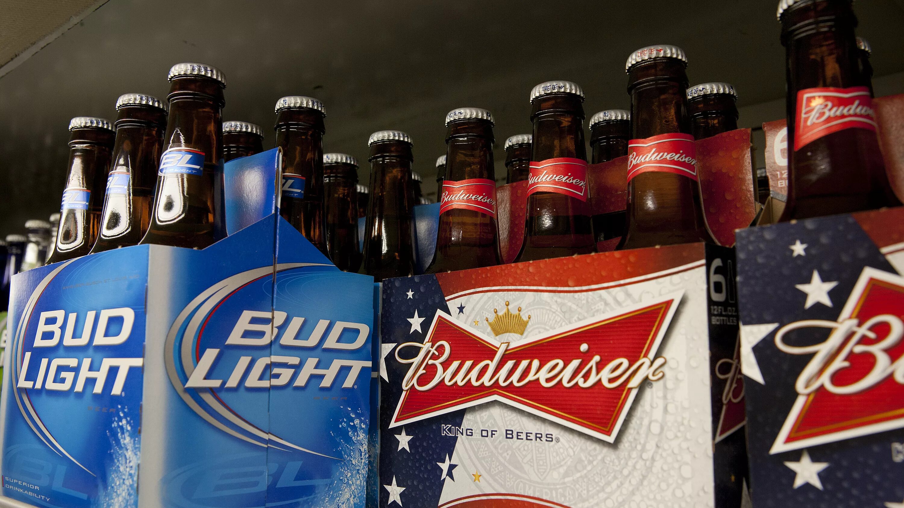 Пиво bud light. Пиво Bud Budweiser. БАД Лайт пиво. Пиво Будвайзер Лайт. БАД Лайт пиво пак.