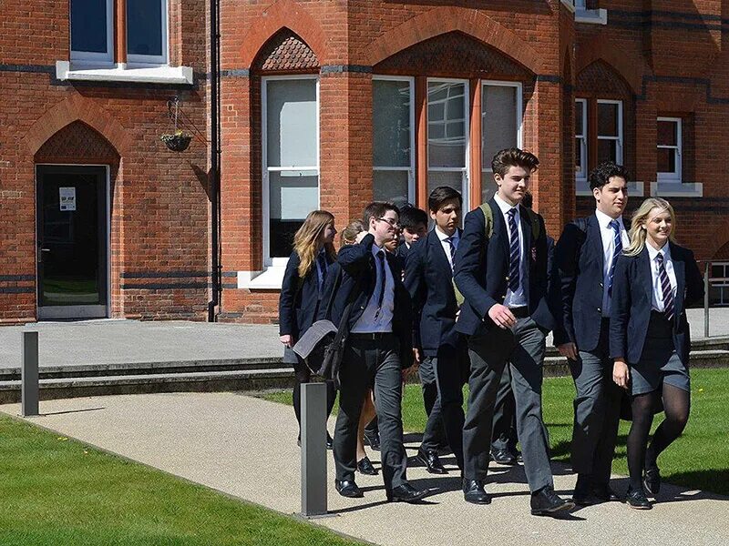 Челтнем англия колледж. Английская школа на рабочей. Английская школа на рабочей. Школы в англии и уэльсе. Частная школа великобритании st james.