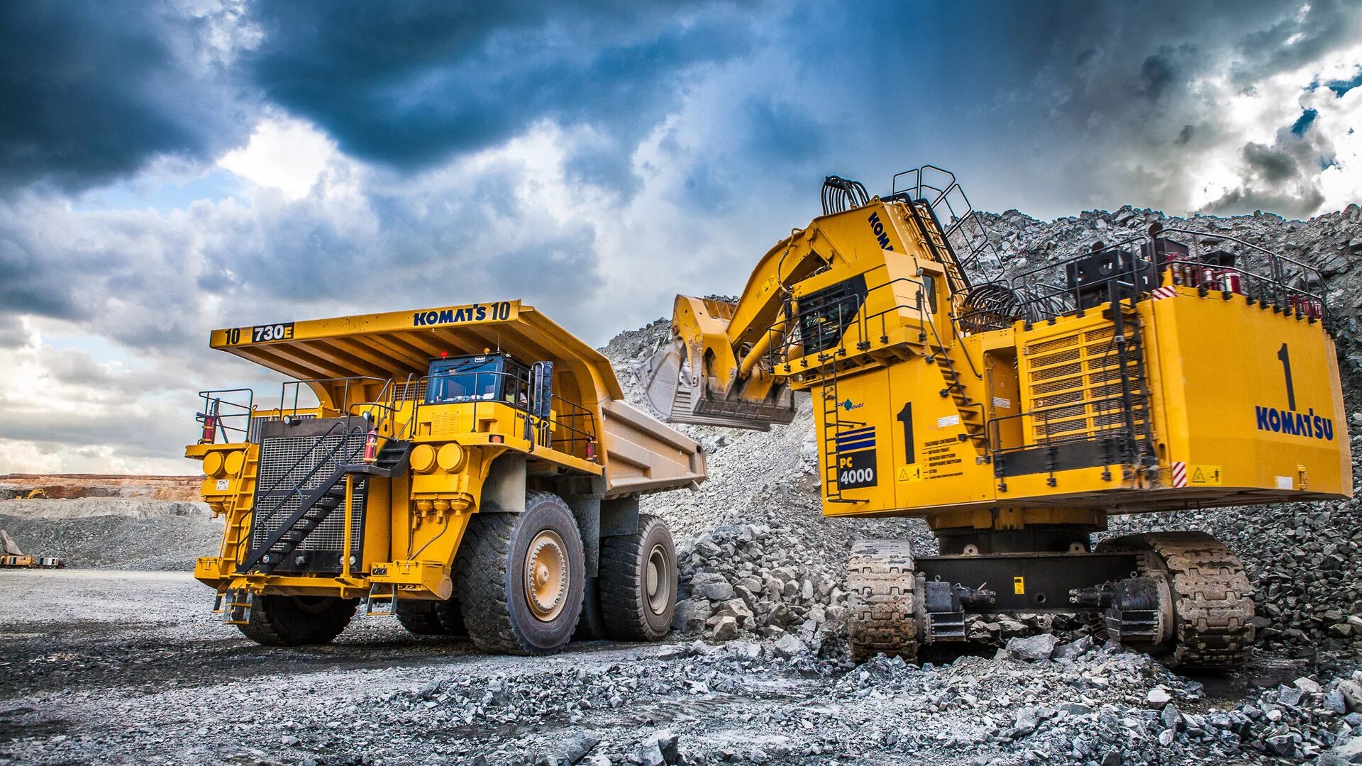 Автосамосвал Komatsu 730e. Карьерная спецтехника Коматсу. Карьерный самосвал Комацу 200 тонн. Komatsu 4000. Строительная техника видео