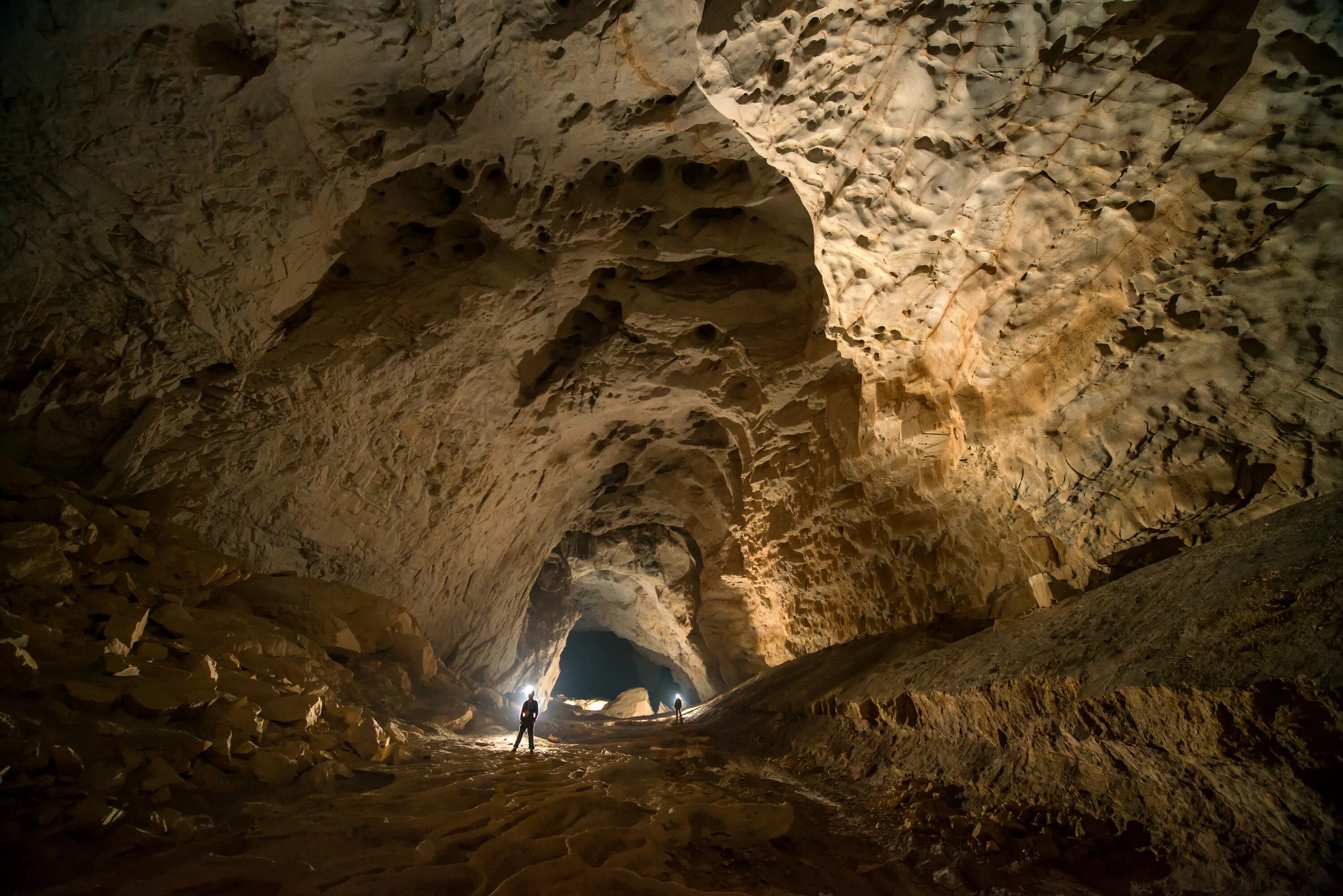 Пещера нати. В пещере Нахаль-Хемар. Грот пещера. Суенгинская пещера. Пещера Кирилловская Хакасия.