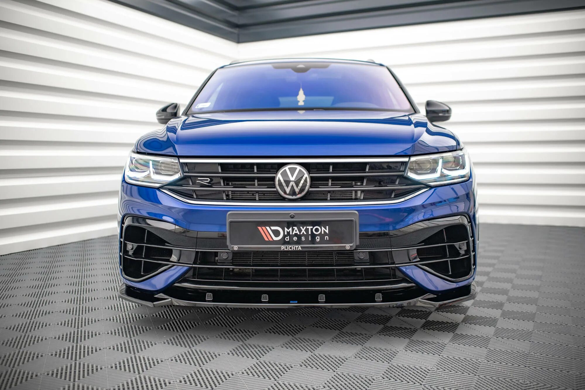 Tiguan 1 r line. VW Tiguan 2 r. Бампер r line Tiguan 2019. Бампер на Тигуан р лайн 2019. Бампер volkswagen tiguan