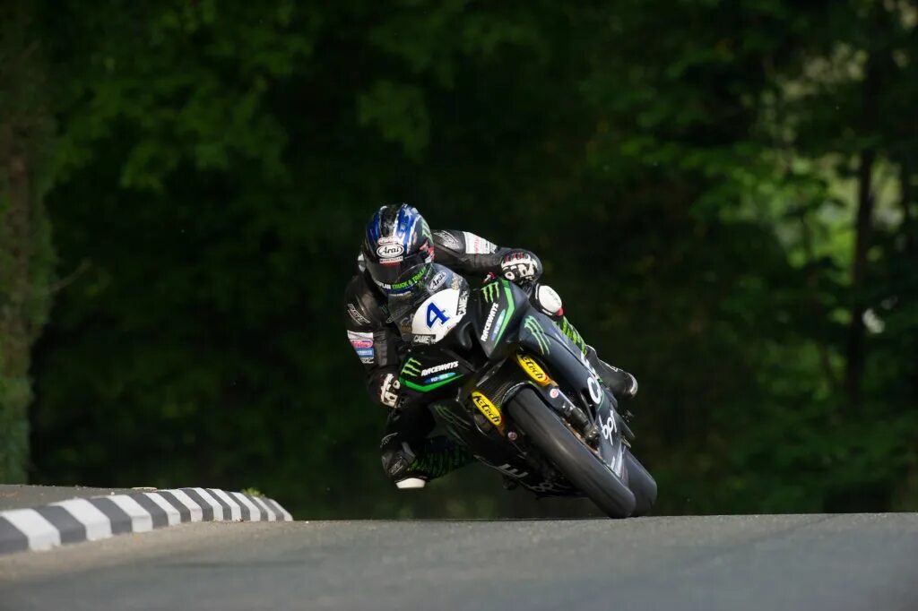 остров мэн тт. мотоциклы tt isle of man. Isle of man tt yamaha r1. турист трофи на острове мэн. Isle of man tt 2021.