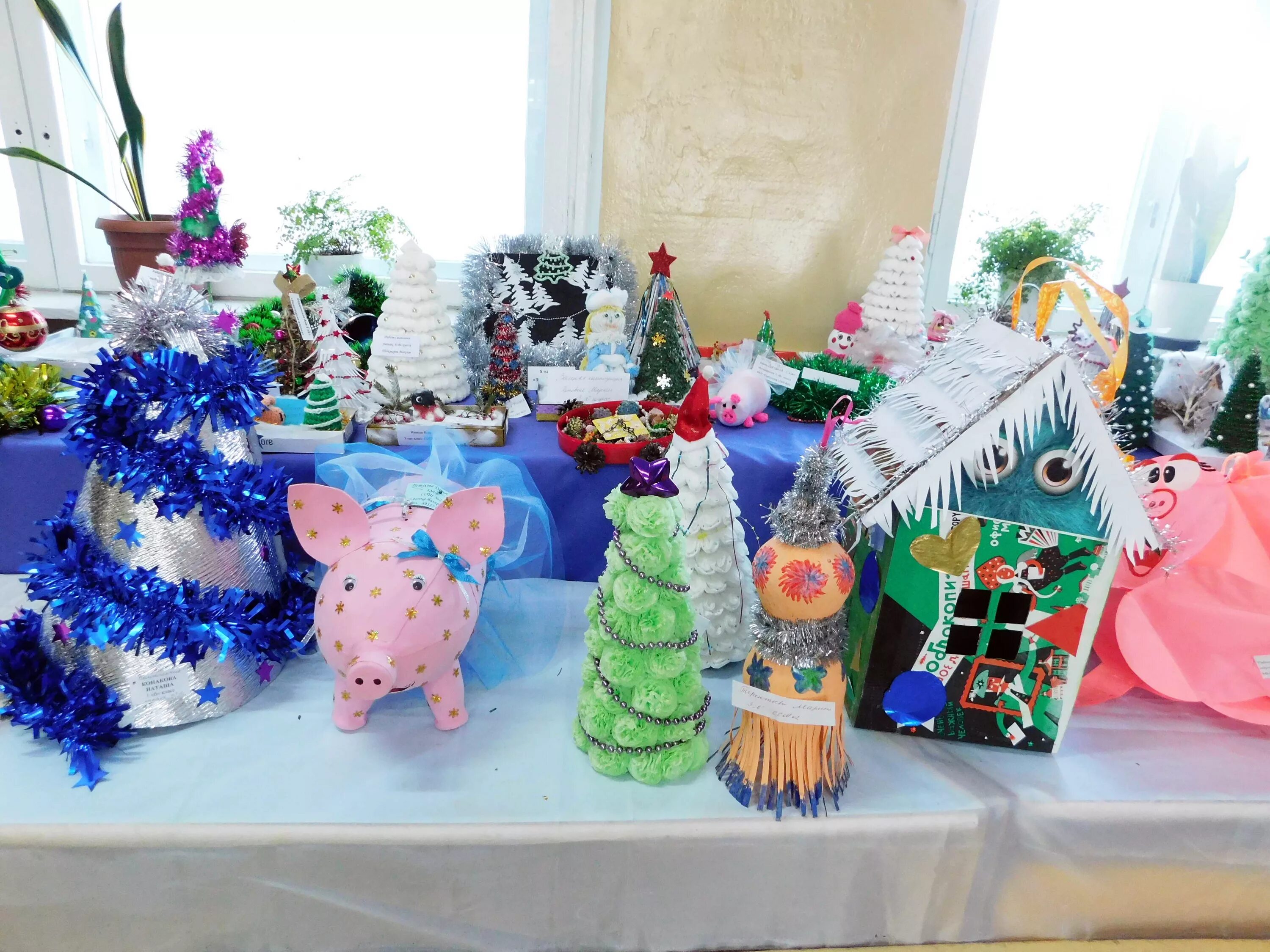 Выставка новогоднее волшебство. Выставка зимних поделок название. Ярмарка новогодняя 3д. Выставка новогоднее волшебство. Конкурс поделок на новый год новосибирск.