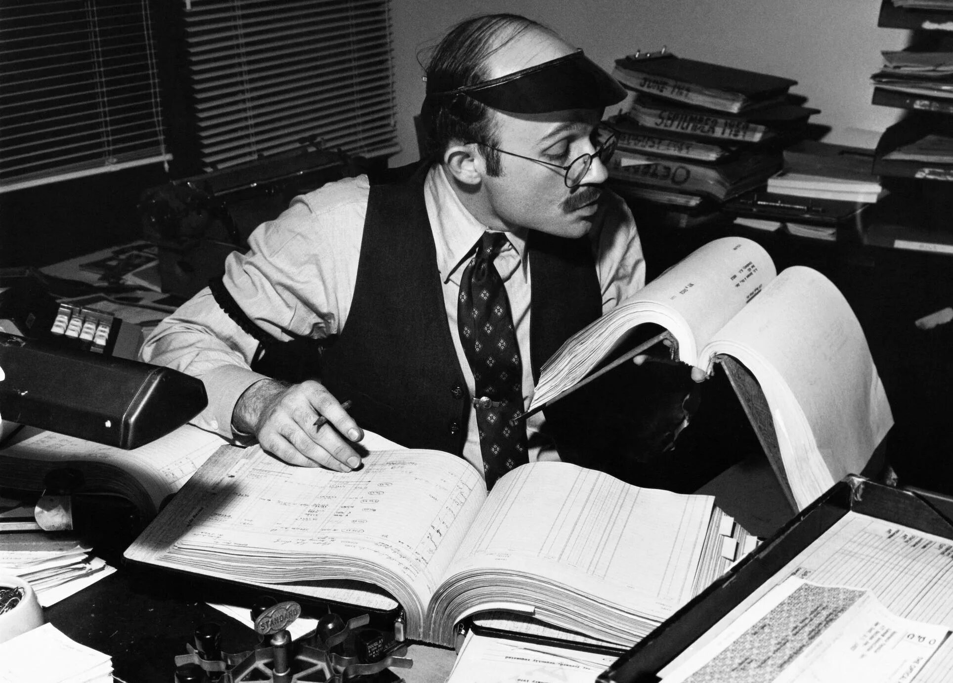 Международные аудиторы и консультанты. Основные этапы развития аудита. Бухгалтер в сша. Фотография бухгалтера. Истории аудитора.