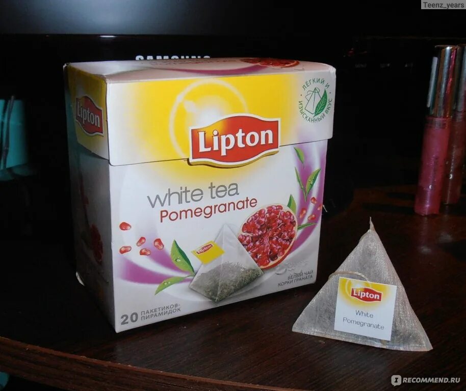 Липтон белый чай. Lipton White Tea Pomegranate. Чай Липтон белый с гранатом. Липтон белый чай в пирамидках.