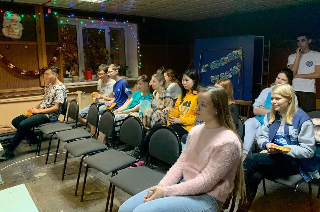 Студент игу. Киновечер для студентов. общежитие № 6 игу, иркутск. галерея первокурсников игу. киновечер в университете.