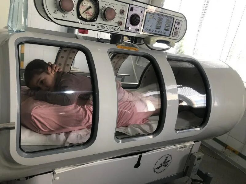 блкс-303мк. гипербарическая оксигенация барокамера. барокамера при беременности. барокамера при беременности. человек в барокамере.