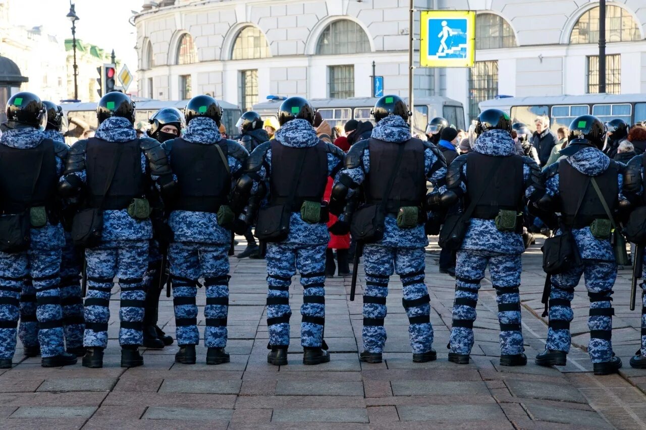 Полиция разгоняет митинг. Полиция на Украине разгон демонстрации. Митинг спб 2024