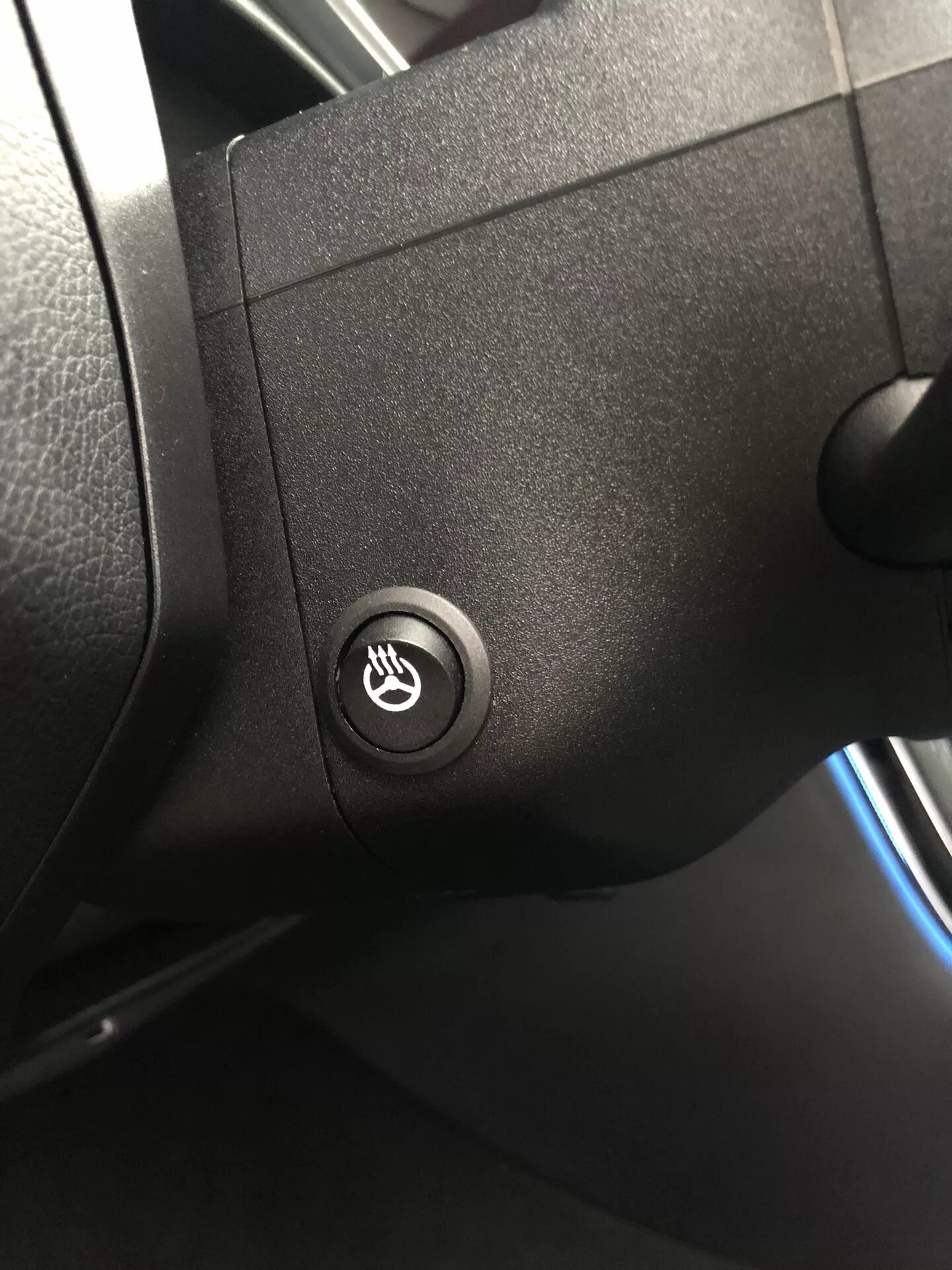 Как включить подогрев руля. Обогрев руля прадо 150 индикатор. Мерседес w164 подогрев руля. Подогрев руля на мерседес е200. Кнопка подогрева руля шкода суперб 2.