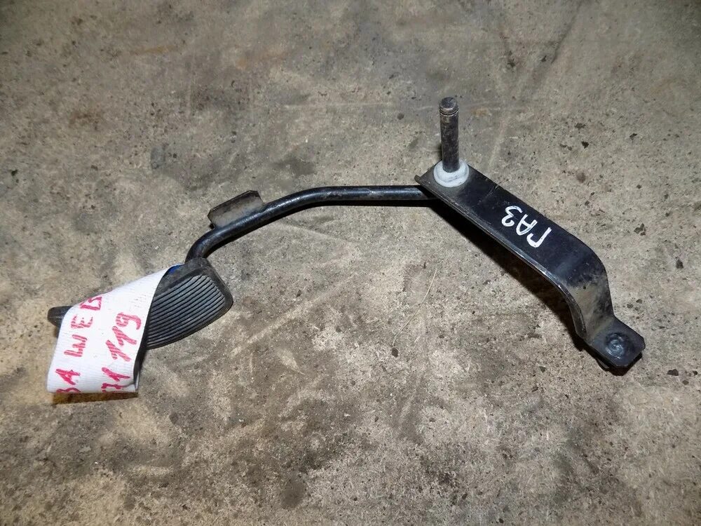 Педаль газа нива шевроле. Втулки педали газа нива шевроле. Педаль газа нива шевроле. Крепление педали газа нива шевроле. Педаль газа 2123 механика.