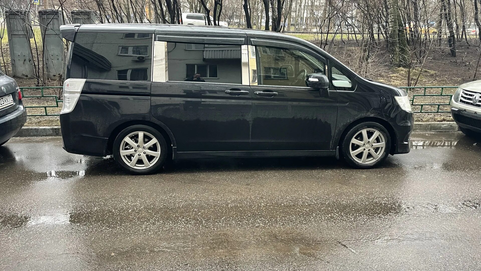 Honda stepwgn 2013 vs nissan serena c26. Хонда степвагон ниссан серена. Минивэн за 1000000. Хонда степвагон 2020. Ниссан серена или хонда.