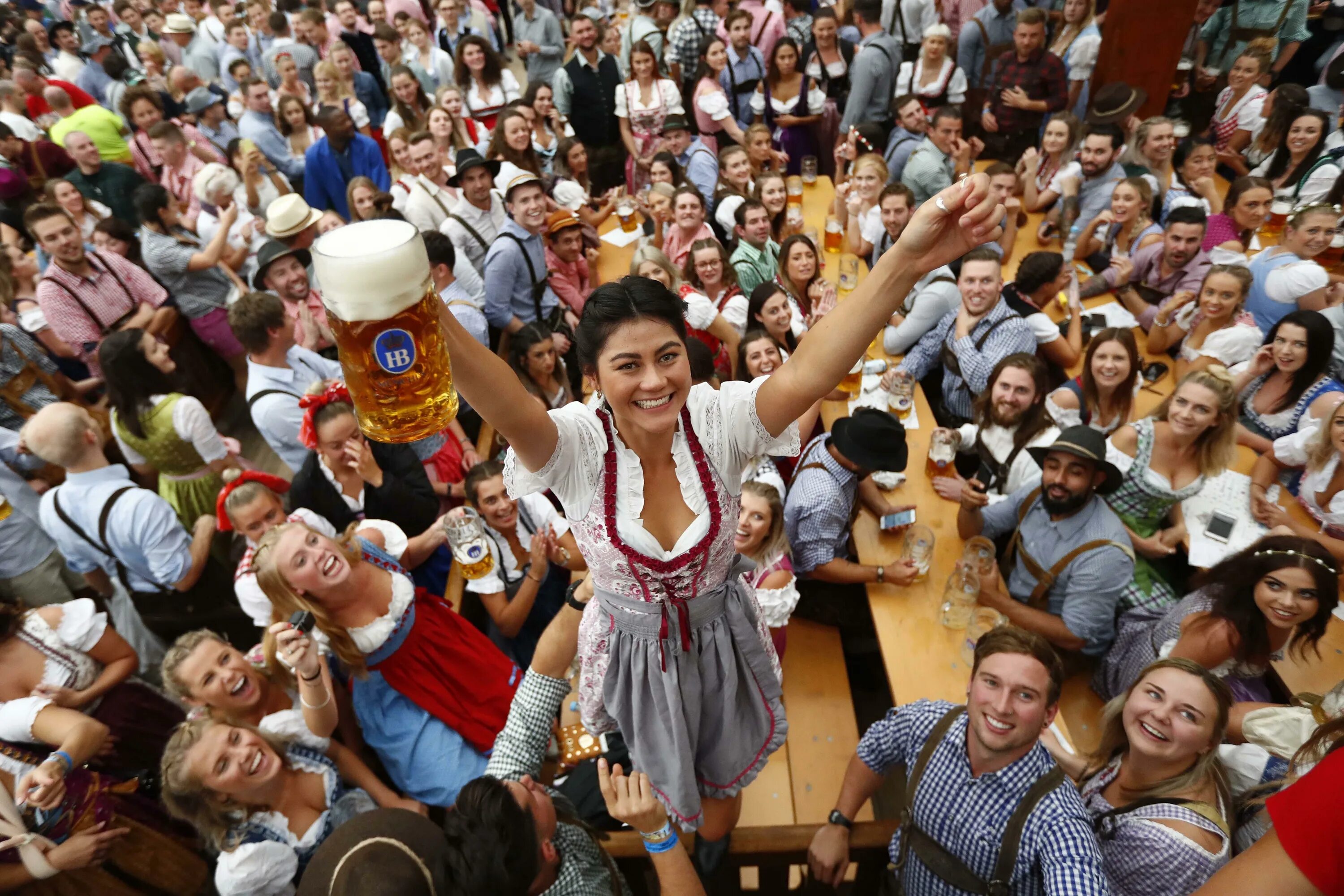 Пивной фестиваль в Германии Октоберфест. Пивной фестиваль «Октоберфест» (Oktoberfest) - Германия. Пивной фестиваль Октоберфест в Мюнхене. Мюнхен пиво Октоберфест.