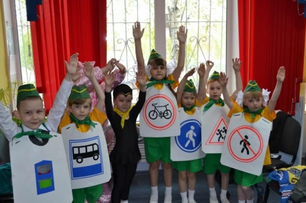 Выступление агитбригад пдд. Конкурс агитбригад по пдд. агитбригада по пдд в начальной школе. мероприятие агитбригады по пдд. дорожные знаки для агитбригады.