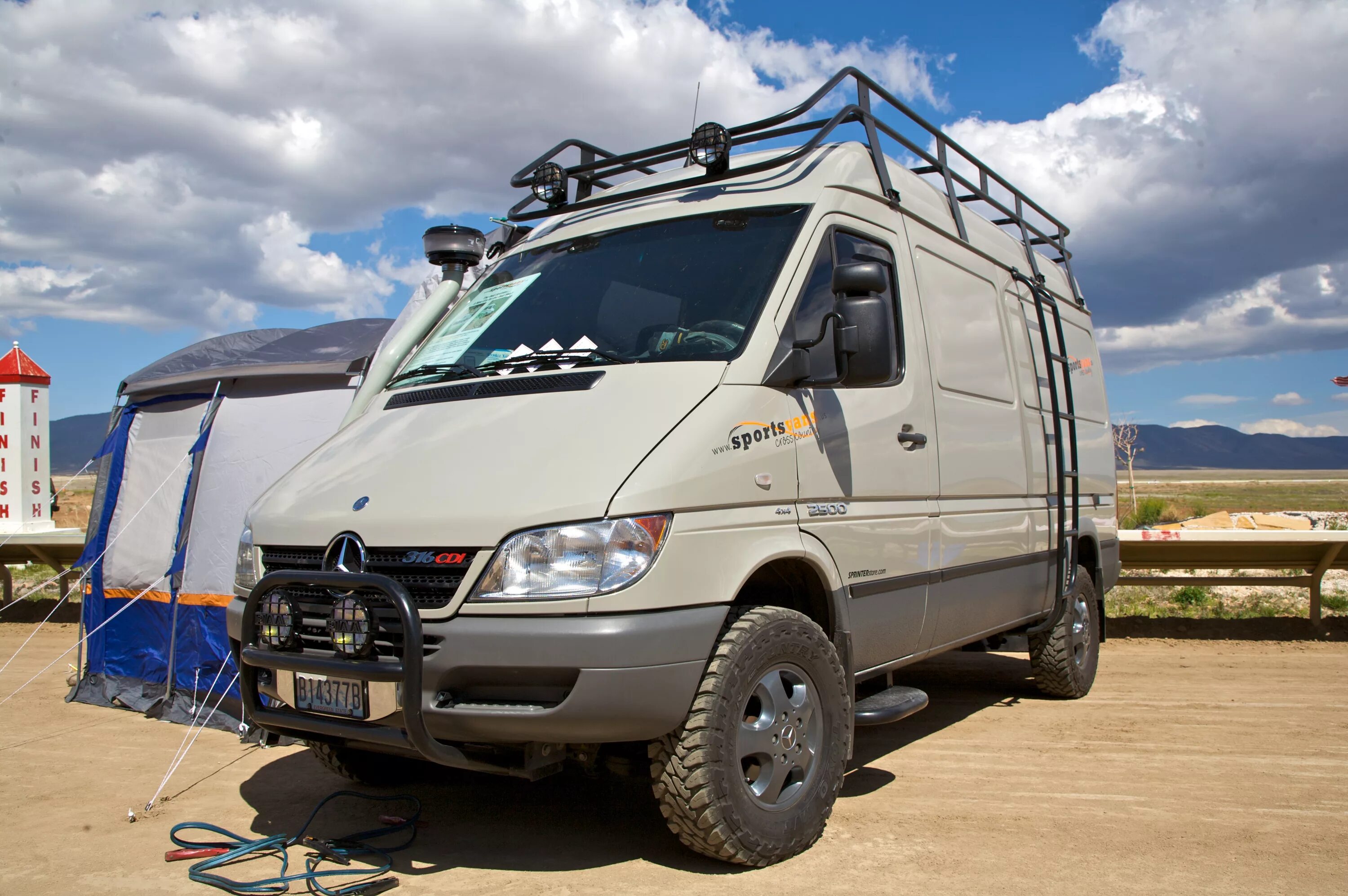 Мерседес 4х4 купить. Mercedes Benz Sprinter 4x4 Offroad. Mercedes Sprinter 4x4. Mercedes Sprinter 4x4 Tuning. Mercedes Sprinter 4x4 Camper.