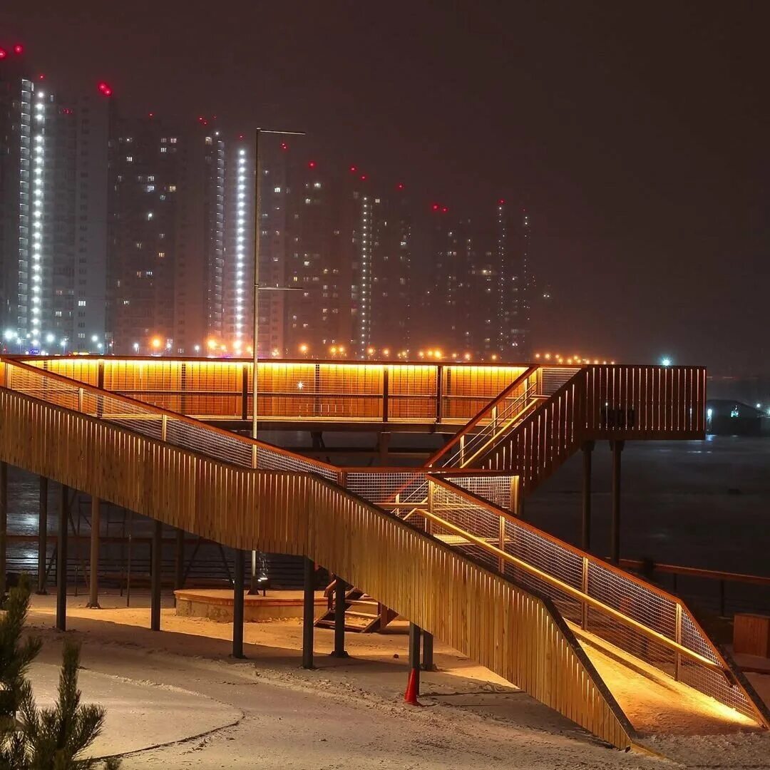 Каток на площади мира красноярск. Куда сходить в красноярске сегодня вечером. Тихие зори красноярск 2022. Красноярск с высоты птичьего полета. Предмостная площадь красноярск.