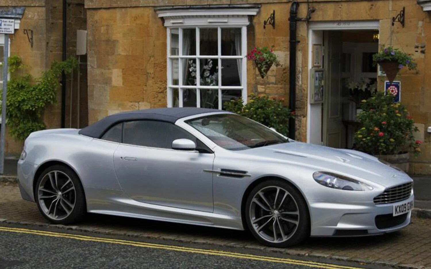Dbs 2. Aston martin dbs 2009. aston martin dbs volante 2009. aston martin dbs volante. aston martin dbs volante 2010.