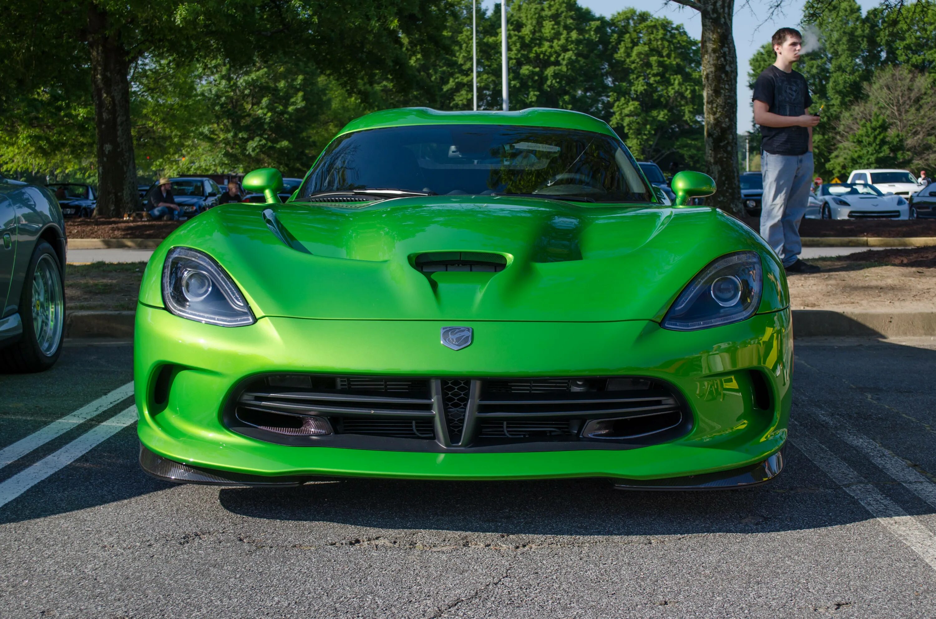 Viper green. Додж Вайпер зеленый. Dodge Viper зеленый. Додж Вайпер зелёный машина. Dodge Viper 2016 зелёный.