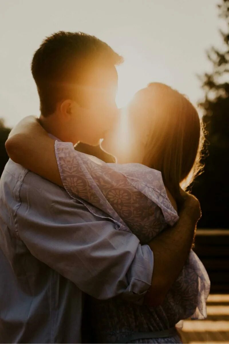 Обнимашки людей. Любовь и страсть. Тающие объятия. Женщина обнимает. Художник jon paul джон пол.