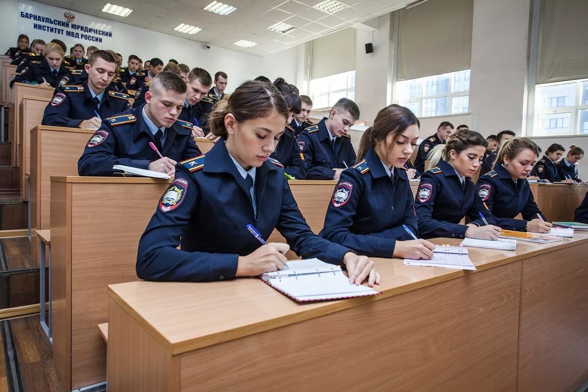 Следователь после юридического. Барнаульский юридический институт МВД. Барнаул МВД институт. Барнаульский юридический инмтритут Росси. Юридический институт МВД России Барнаул.