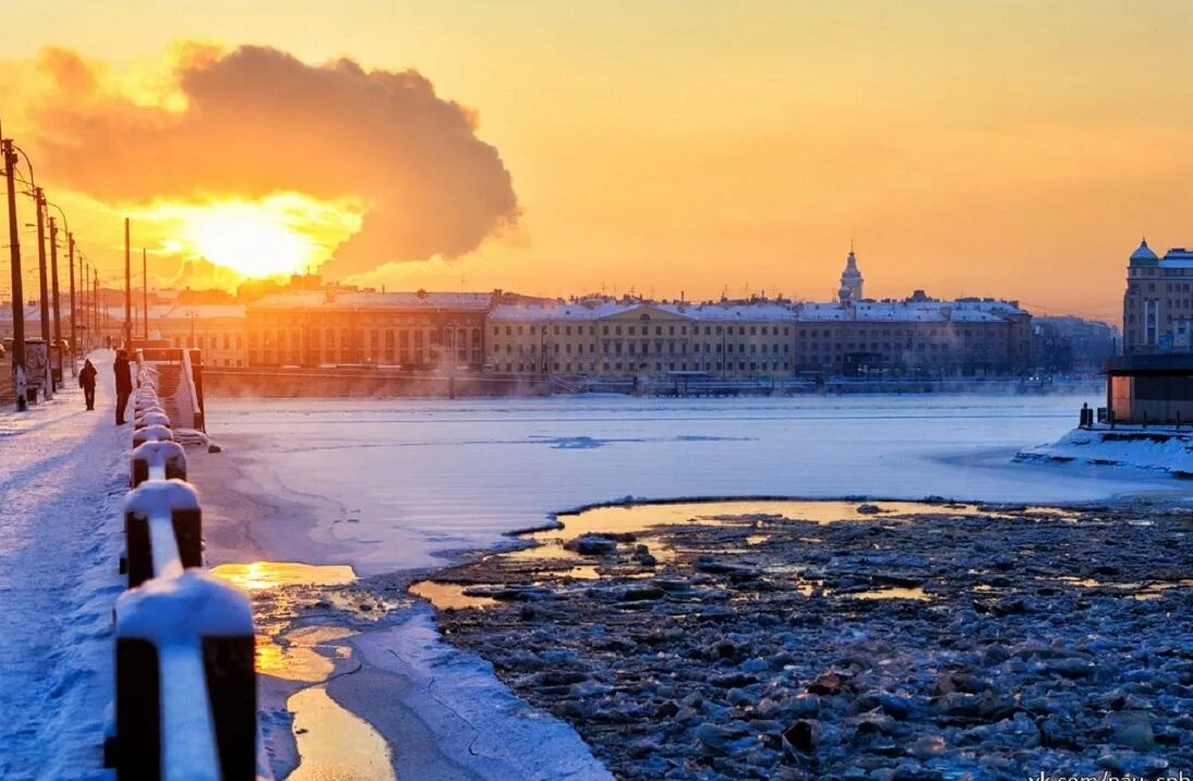 Погода васильевский остров. Зимний Солнечный Санкт-Петербург Васильевский остров. Санкт-Петербург Васильевский остров зима утро. Васильевский остров зимой. Запад Васильевский остров зимой.