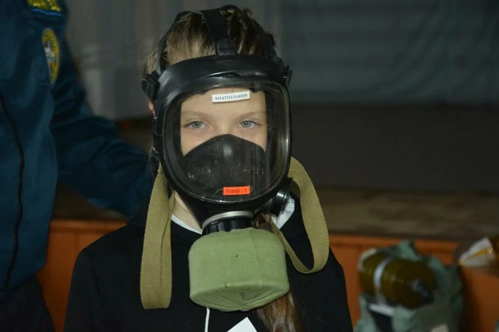Противогазы го. Гражданская оборона противогаз. мчс гражданская оборона противогазы. противогаз сирена гражданская оборона. респиратор го.