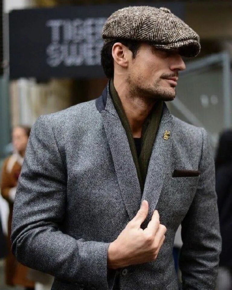 Дэвид Ганди восьмиклинка. David Gandy пальто. Кепка восьмиклинка Брэд Питт. Дэвид Ганди в пальто. Мужские кепки 2024