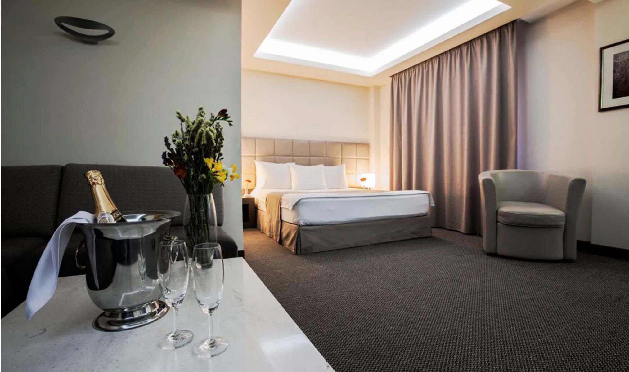 Отель 4 ереван. AVIATRANS Hotel 4 Ереван. Отель viaggio Ереван. Отель Авиатранс Ереван фото.