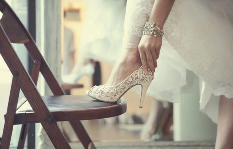 туфли свадебные на высоком каблуке белые. кружевные туфли свадебные. кружевные свадебные туфли. кружевные свадебные туфли. красивые свадебные туфли.